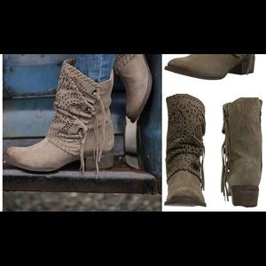 Women's Suede Boots in Forest Green Size 7-7.5